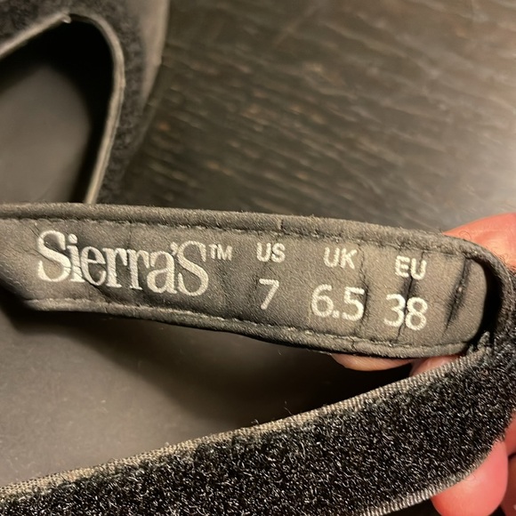 Sierra’S Flip Flops - Picture 5 of 12